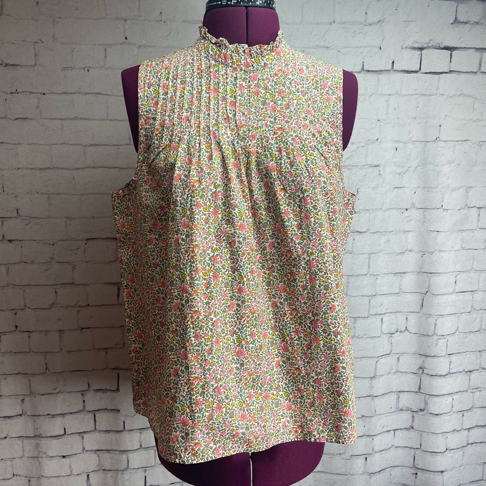 J crew size small floral calico sleeveless pin tuck blouse